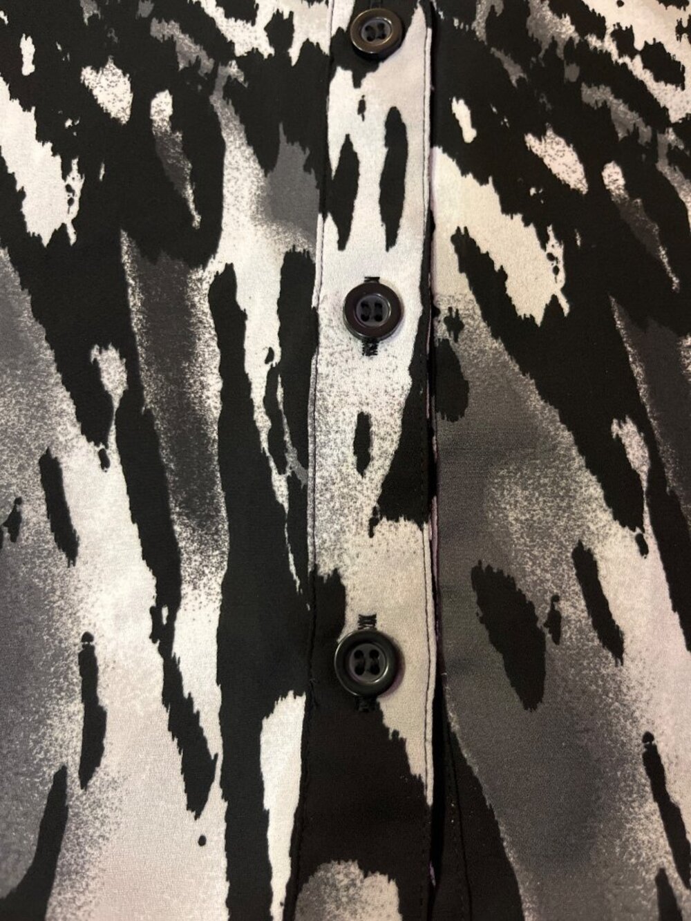 CJ Banks Blouse 2X Plus Animal Print Black White Button Down Used Convertible Ar - Picture 11 of 12